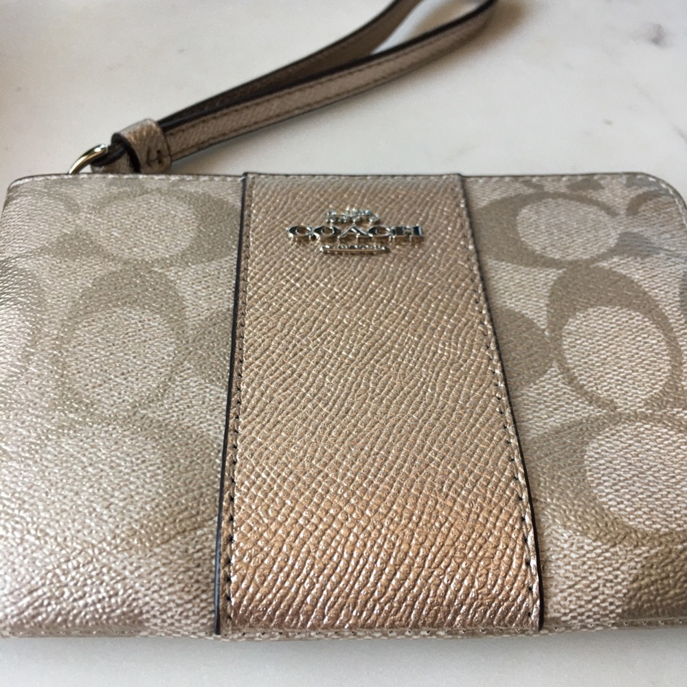 NEW Coach zip wristlet rose gold card holder - Picture 3 of 7